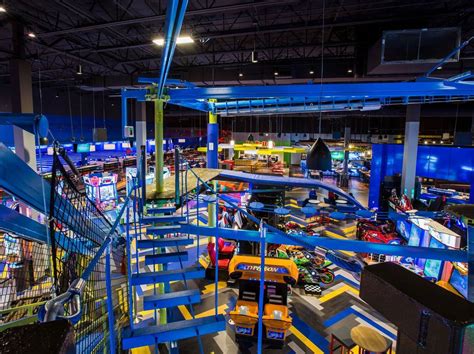 Maint event - Main Event Louisville is more than just 22 lanes of state-of-the-art bowling, gravity ropes, and over 100 games. It's also one of the greatest locations for birthday celebrations, group events, holiday parties, and company team building. Almost 50,000 square feet of excitement!